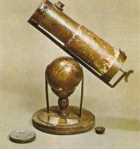 牛頓手制的反射望遠鏡
