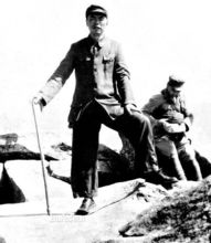 唐天際在荊江勘察地形