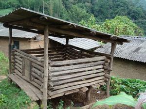 中課鄉班箐村未來經濟發展重點-豬廄改造