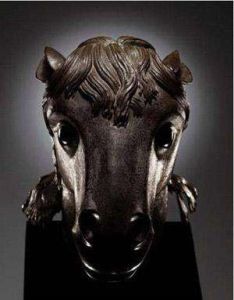 馬首銅像 馬首銅像