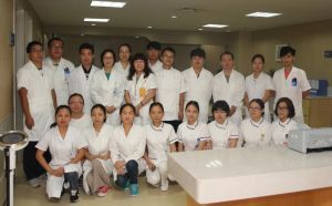 謝凱教授（第二排左數第五個）與她的團隊