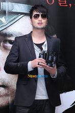 韓國男歌手金泰宇觀看電影照