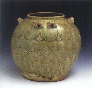 青釉刻花蓮瓣紋六系罐