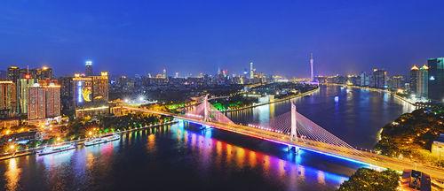 燈管絢麗的海印大橋