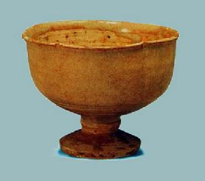 繁昌窯青白釉荷花形杯