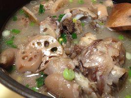 蓮藕花生豬蹄湯 蓮藕花生豬蹄湯