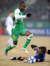 奧托擺脫墨爾本勝利門將防守