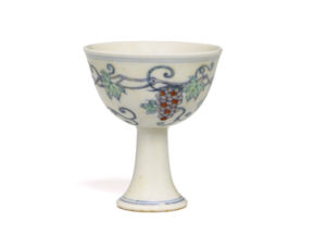 明成化鬥彩葡萄紋高足杯賞析
