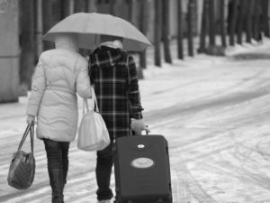 提著行李回家過年