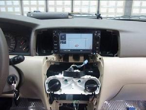 把華陽花冠DVD導航儀安裝到合適位置