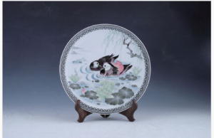 紅官窯 鴛鴦戲水掛盤(1986年5月，鄧小平同志贈英國首相柴契爾夫人、法國總統密特朗先生、總理席哈克先生)