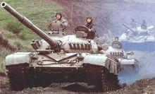 行進中的T-72