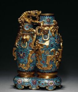 清乾隆掐絲琺瑯龍鳳提梁壺 清乾隆掐絲琺瑯龍鳳提梁壺