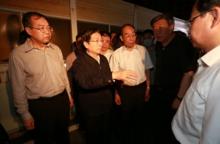 郭聲琨凌晨趕往廈門公車起火現場