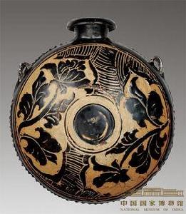 西夏褐釉剔刻花瓷扁壺 西夏褐釉剔刻花瓷扁壺