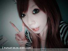 唱歌中的陳藝露