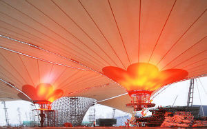 6月22日，上海世博園區世博軸首次進行燈光調試