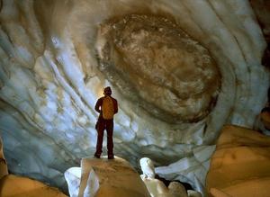 格陵蘭島冰河洞穴