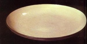 定窯印花纏枝蓮大盤 定窯印花纏枝蓮大盤