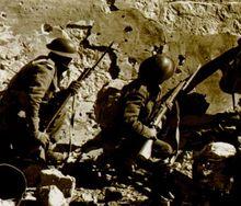 英軍使用該步槍時的照片