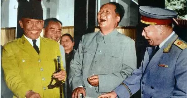 毛主席笑得最燦爛的一張圖:他看到了什麼,笑得如此開心?