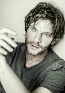 山姆·哈茲爾丁 山姆·哈茲爾丁