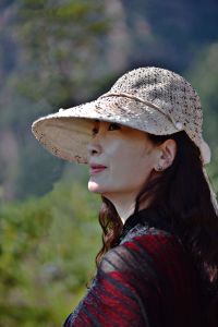 非花非霧，謎一樣的女子