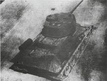 1944年5月，進行測試的T-34/85M