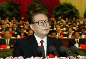 2002年，中共第十六大，江澤民同志作報告。