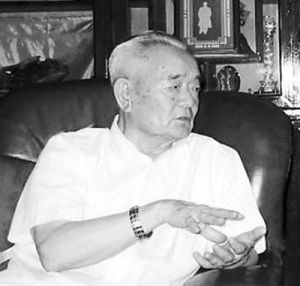 萬海峰在北京寓所接受採訪