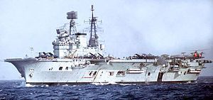 鷹號航空母艦。在退役前不久的1970年1月攝於地中海上。