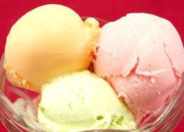 三色冰淇淋 三色冰淇淋