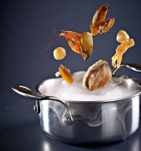 紅鼎豆撈招牌湯底——鮑魚鼎湯