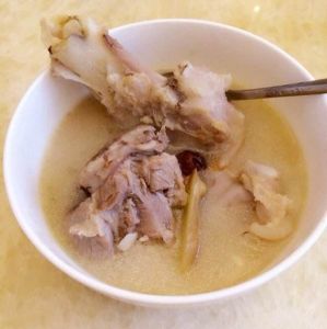 菌菇筒子骨湯 菌菇筒子骨湯