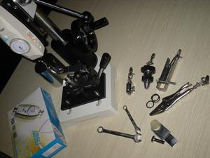 紐扣拉力機以及配件