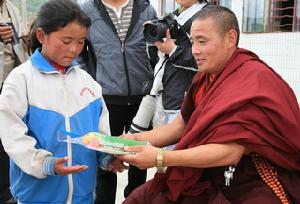 阿拉西熱活佛助學