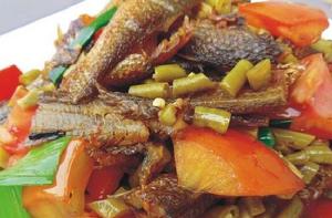 酸炒乾魚仔 酸炒乾魚仔