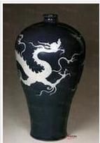藍釉白龍紋梅瓶