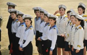 集合中的朝鮮海軍文工團女兵