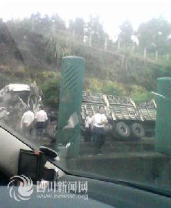 （圖）成渝高速車禍