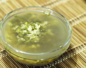 茶葉綠豆冰糖湯 茶葉綠豆冰糖湯