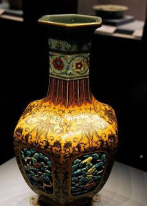 乾隆粉彩六方套瓶 乾隆粉彩六方套瓶