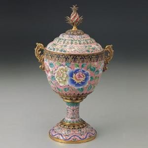 清乾隆畫琺瑯花卉高足蓋杯 清乾隆畫琺瑯花卉高足蓋杯