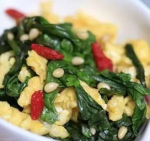 雞蛋松仁炒茼蒿 雞蛋松仁炒茼蒿