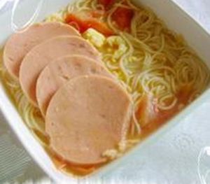 蕃茄火腿雞蛋面 蕃茄火腿雞蛋面