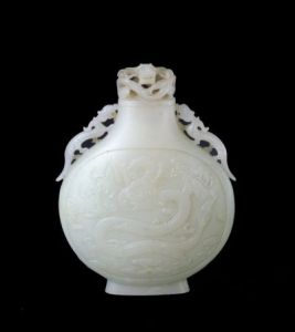 白玉雲龍紋帶蓋寶月瓶 白玉雲龍紋帶蓋寶月瓶