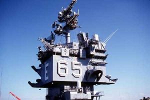 艦橋上赫然在目的“65”編號