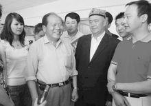 吳登雲和眾人在一起