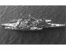 蘇811艦撞擊美約克城艦後並列照