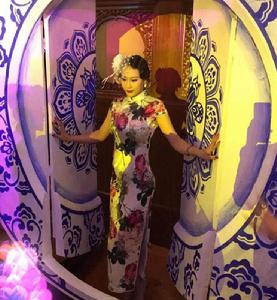 手拉手我們向前走 手拉手我們向前走